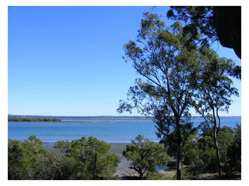 13 Coast Road, Macleay Island QLD 4184