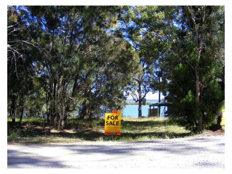 13 Coast Road, Macleay Island QLD 4184
