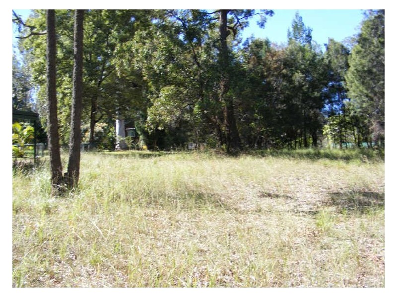 13 Coast Road, Macleay Island QLD 4184