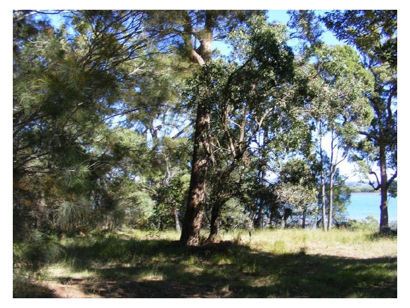 13 Coast Road, Macleay Island QLD 4184