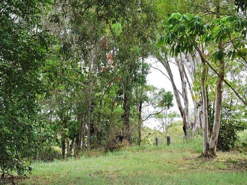 37 Hamilton Parade, Macleay Island QLD 4184