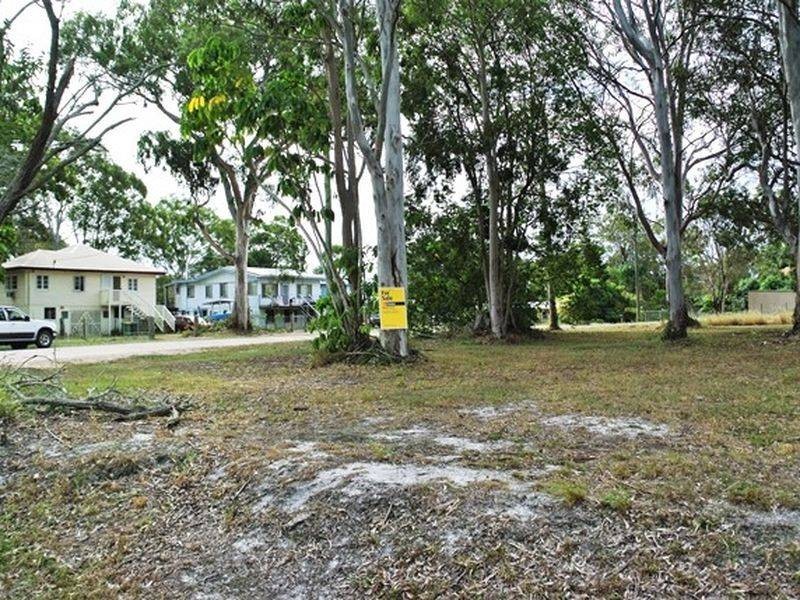 37 Hamilton Parade, Macleay Island QLD 4184