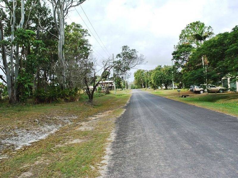 37 Hamilton Parade, Macleay Island QLD 4184