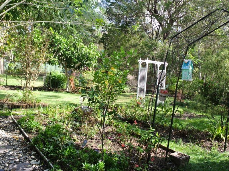 13 Eumina Street, Macleay Island QLD 4184