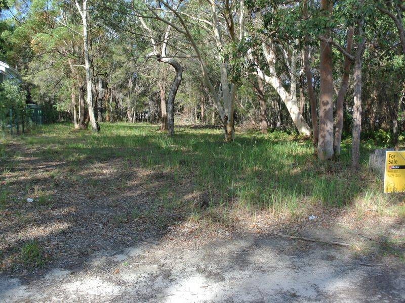 12 President Terrace, Macleay Island QLD 4184