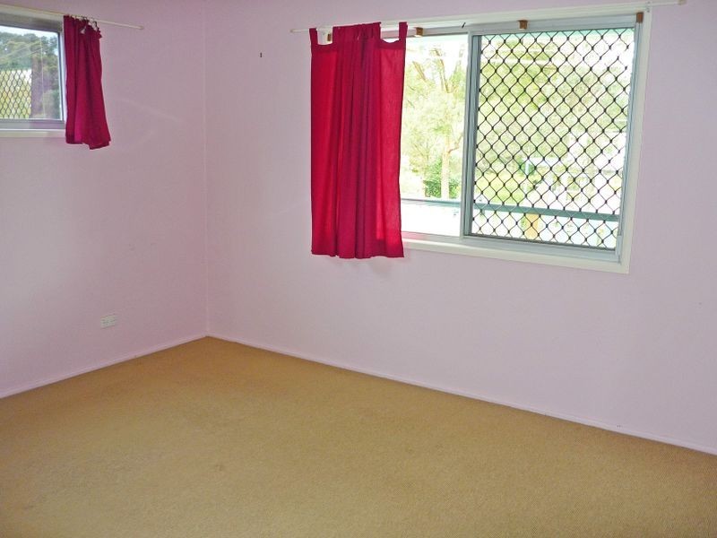 15 Hamilton Pde, Macleay Island QLD 4184