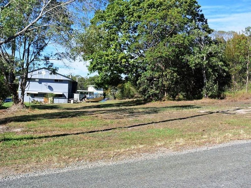 30 Pelican Street, Macleay Island QLD 4184