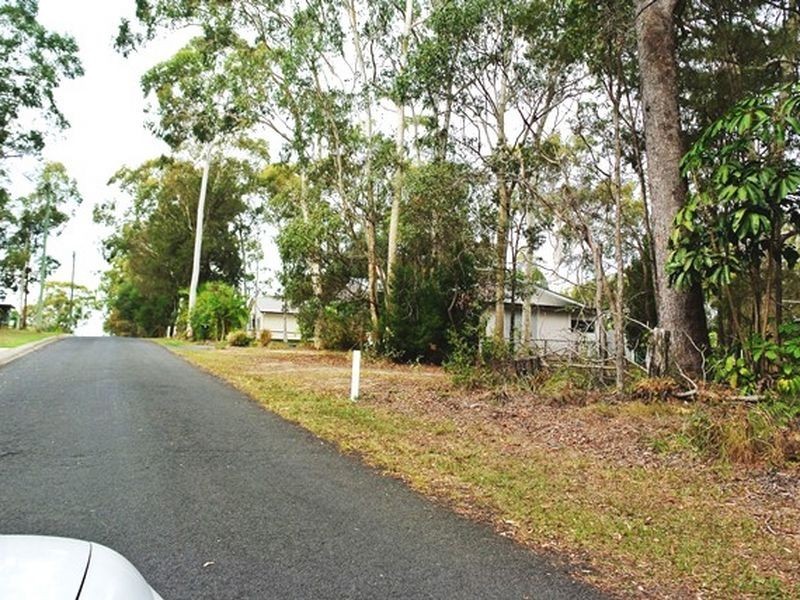 6 Baracoota Street, Macleay Island QLD 4184