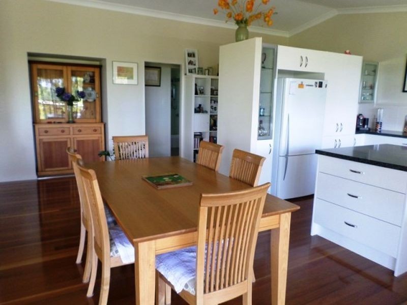 27 Kooberry Street, Macleay Island QLD 4184