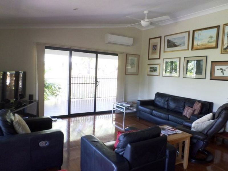 27 Kooberry Street, Macleay Island QLD 4184