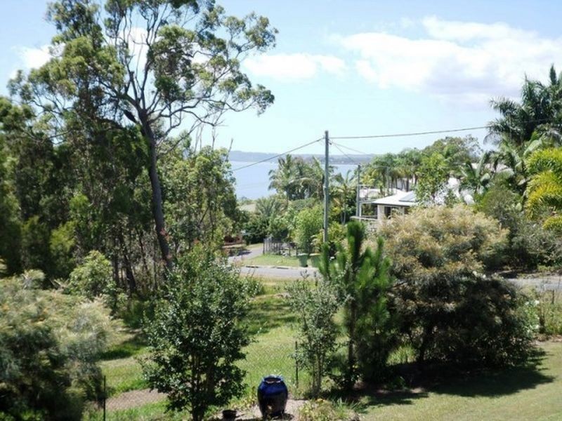 27 Kooberry Street, Macleay Island QLD 4184