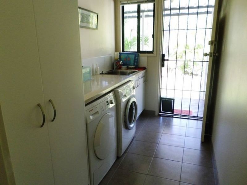 27 Kooberry Street, Macleay Island QLD 4184