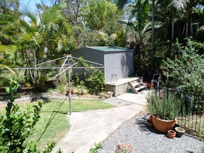 27 Kooberry Street, Macleay Island QLD 4184