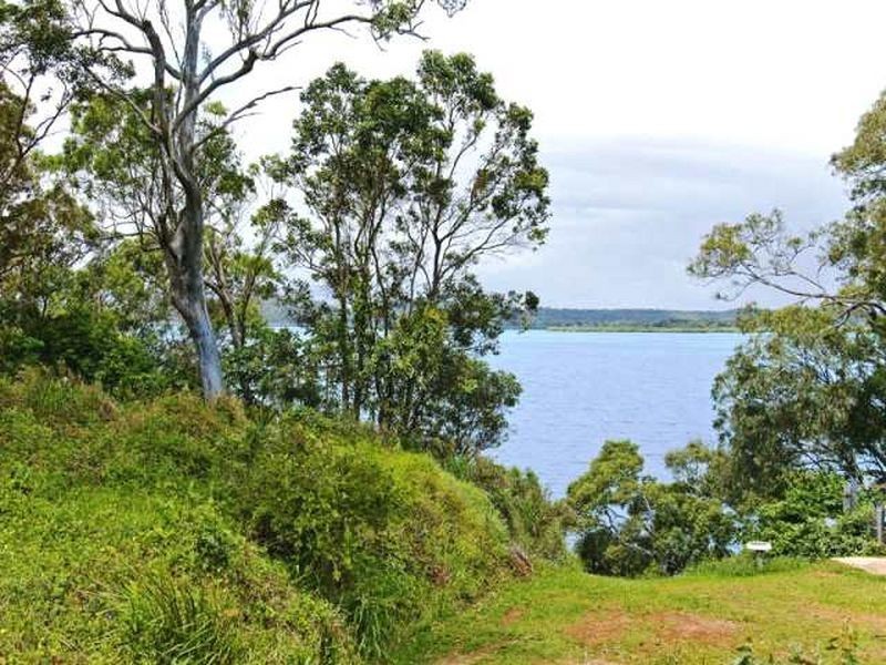 32 Tina Avenue, Lamb Island QLD 4184