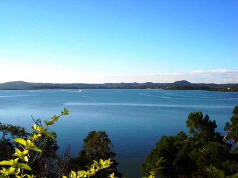 32 Tina Avenue, Lamb Island QLD 4184