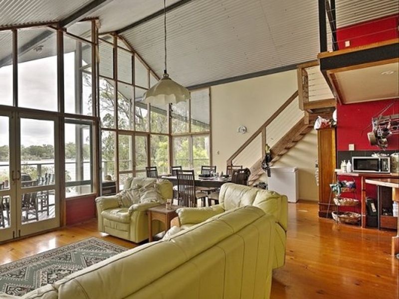 12 Russell Terrace, Macleay Island QLD 4184