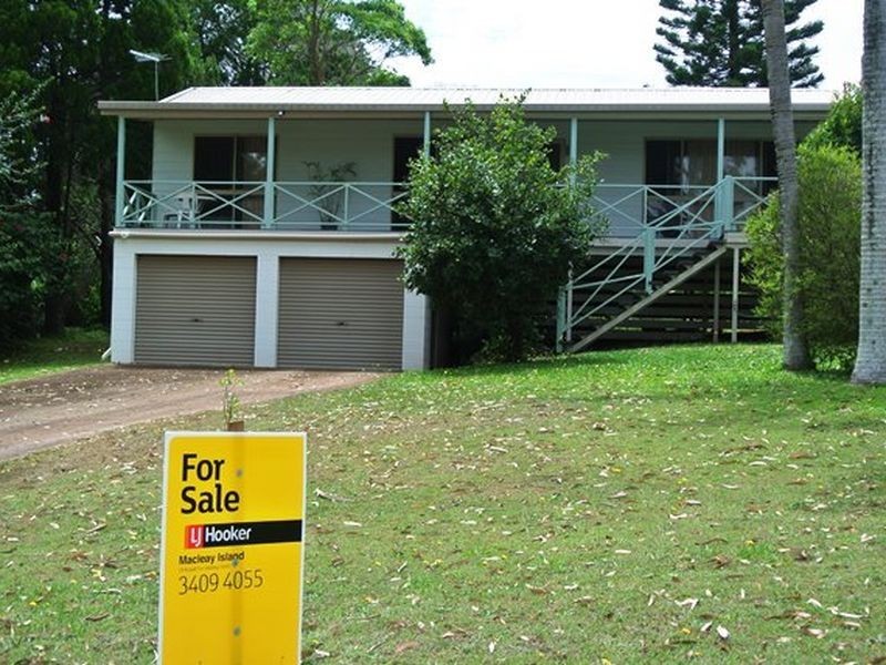 33 Charles Terrace, Macleay Island QLD 4184