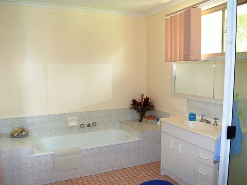 33 Charles Terrace, Macleay Island QLD 4184