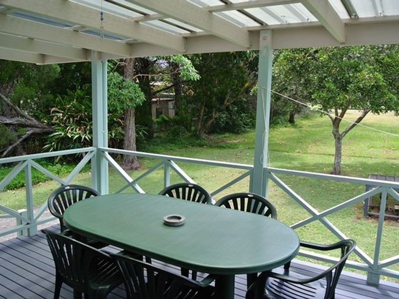 33 Charles Terrace, Macleay Island QLD 4184