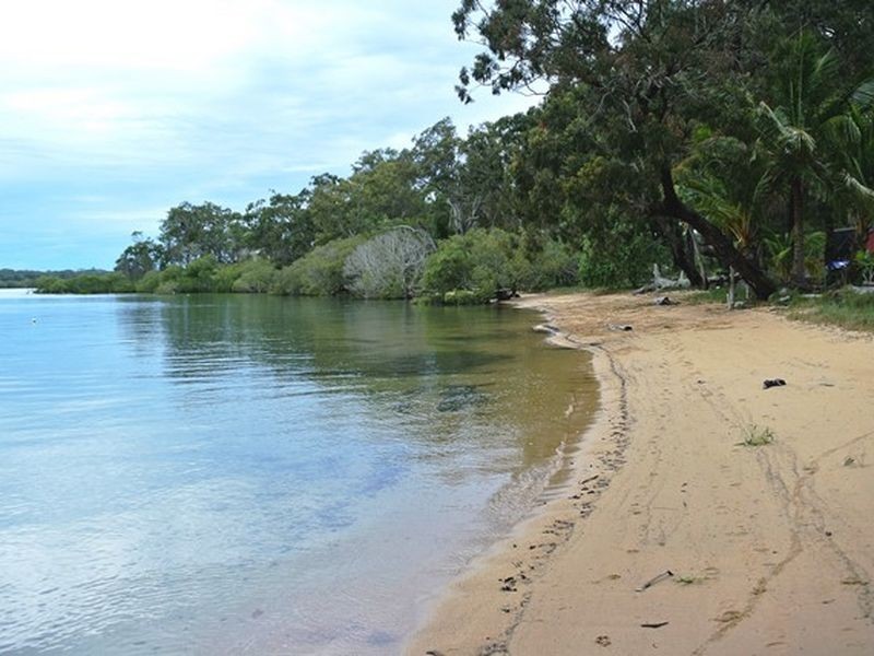 16-18 Weeroona Avenue, Macleay Island QLD 4184