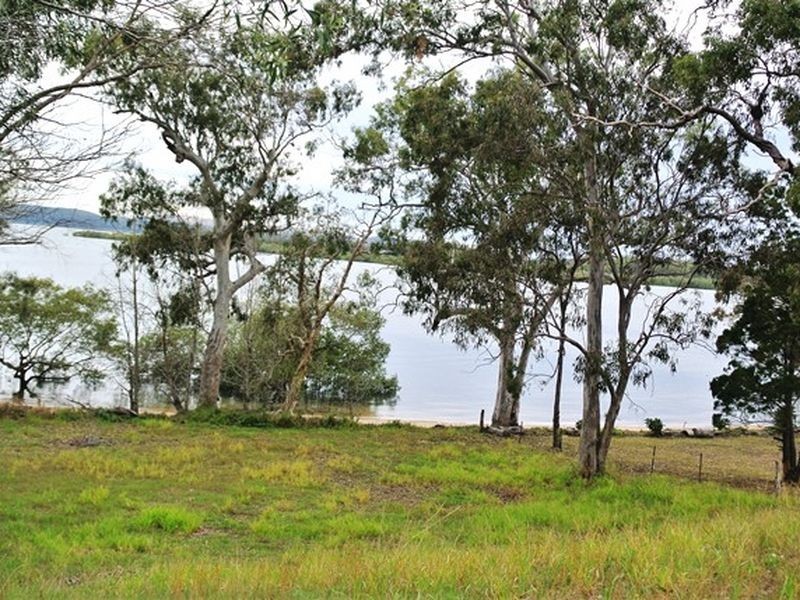 16-18 Weeroona Avenue, Macleay Island QLD 4184