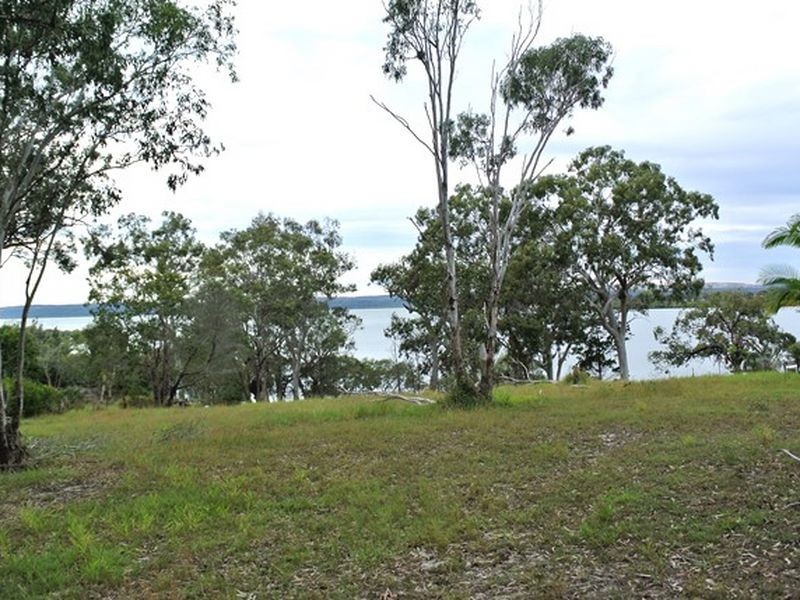 16-18 Weeroona Avenue, Macleay Island QLD 4184