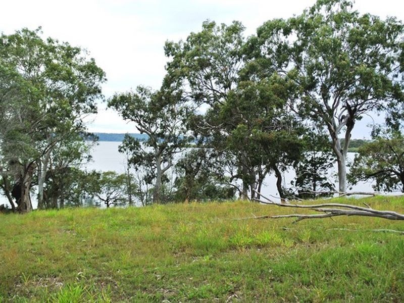 16-18 Weeroona Avenue, Macleay Island QLD 4184