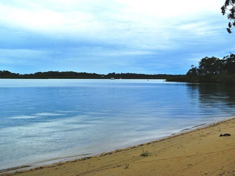 16-18 Weeroona Avenue, Macleay Island QLD 4184