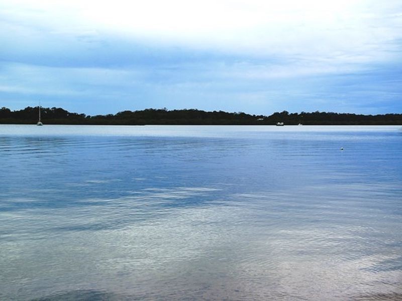 16-18 Weeroona Avenue, Macleay Island QLD 4184