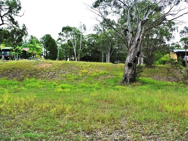 16-18 Weeroona Avenue, Macleay Island QLD 4184