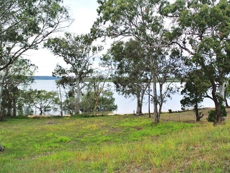 16-18 Weeroona Avenue, Macleay Island QLD 4184