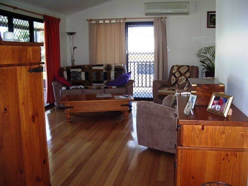 11 Cross Street, Macleay Island QLD 4184