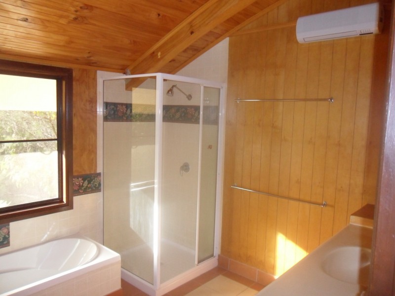 36 Treasure Island Avenue, Karragarra Island QLD 4184