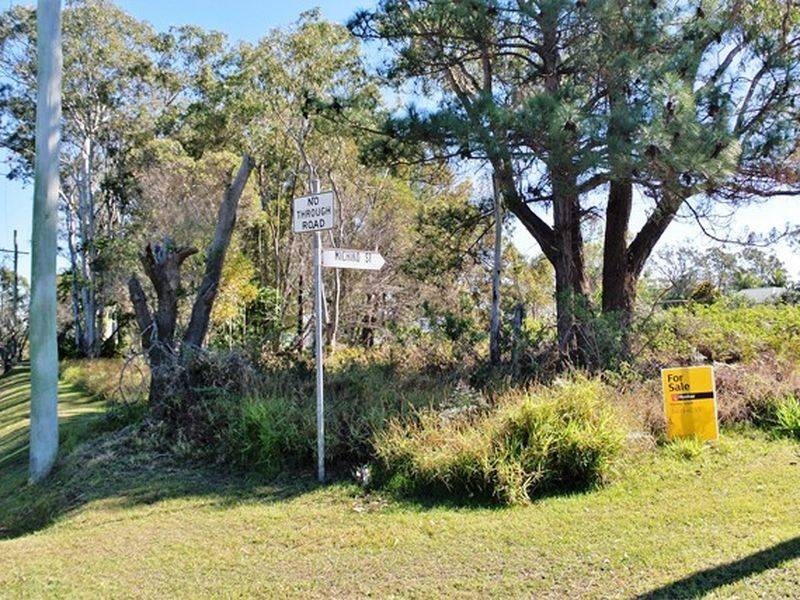 33 Hamilton Parade, Macleay Island QLD 4184