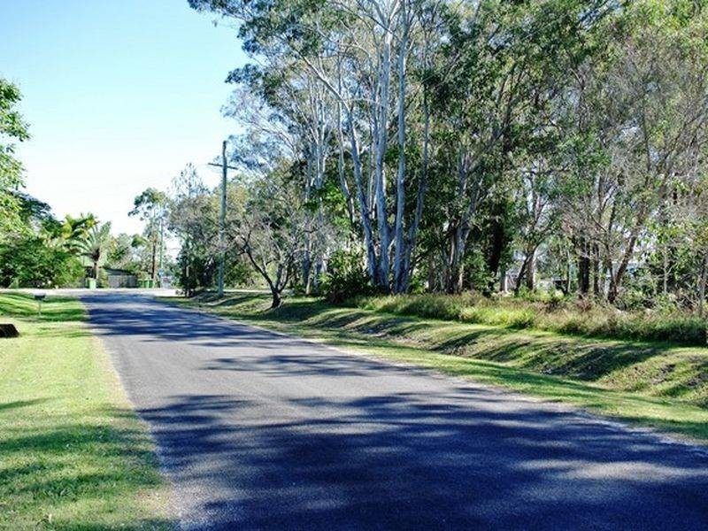 33 Hamilton Parade, Macleay Island QLD 4184