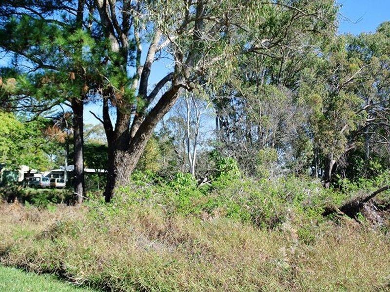 33 Hamilton Parade, Macleay Island QLD 4184