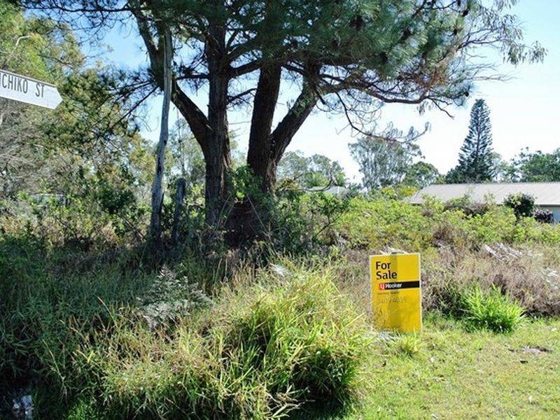 33 Hamilton Parade, Macleay Island QLD 4184