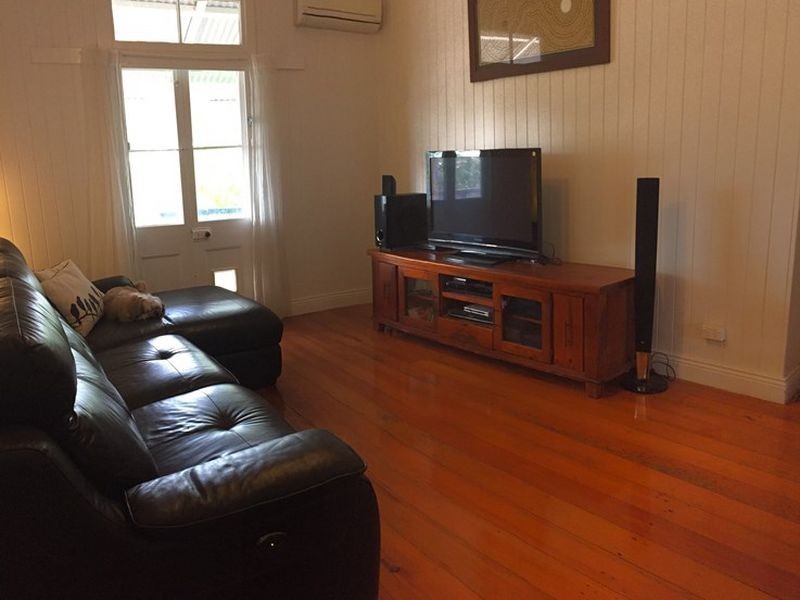 31 Cavendish St, Russell Island QLD 4184