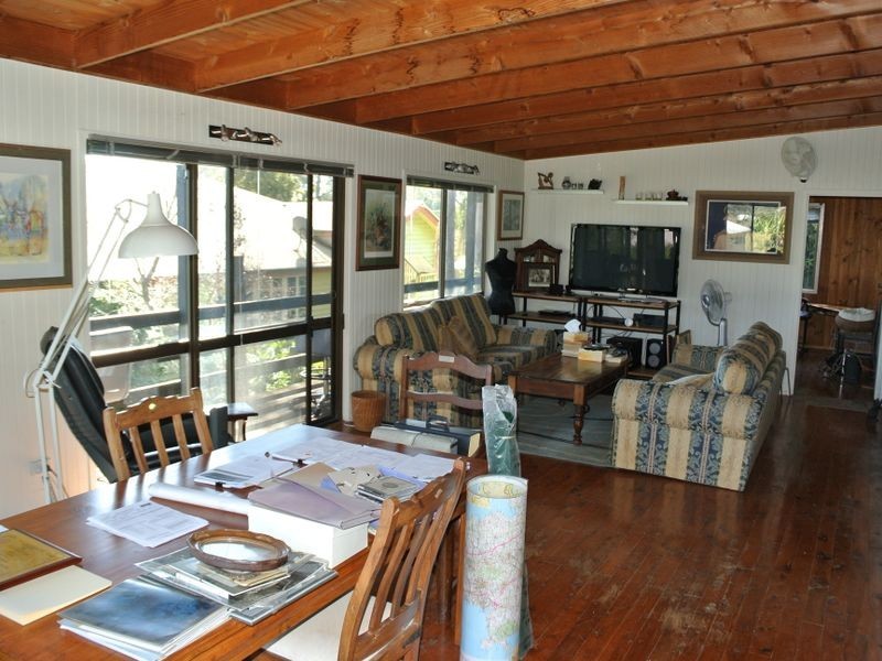 19 Eastbourne Terrace, Macleay Island QLD 4184