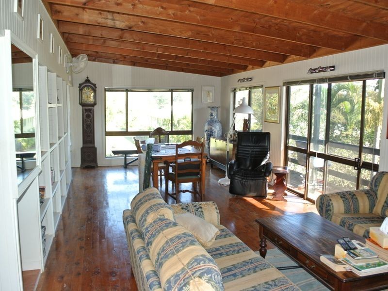 19 Eastbourne Terrace, Macleay Island QLD 4184