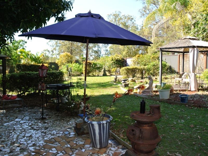 19 Eastbourne Terrace, Macleay Island QLD 4184