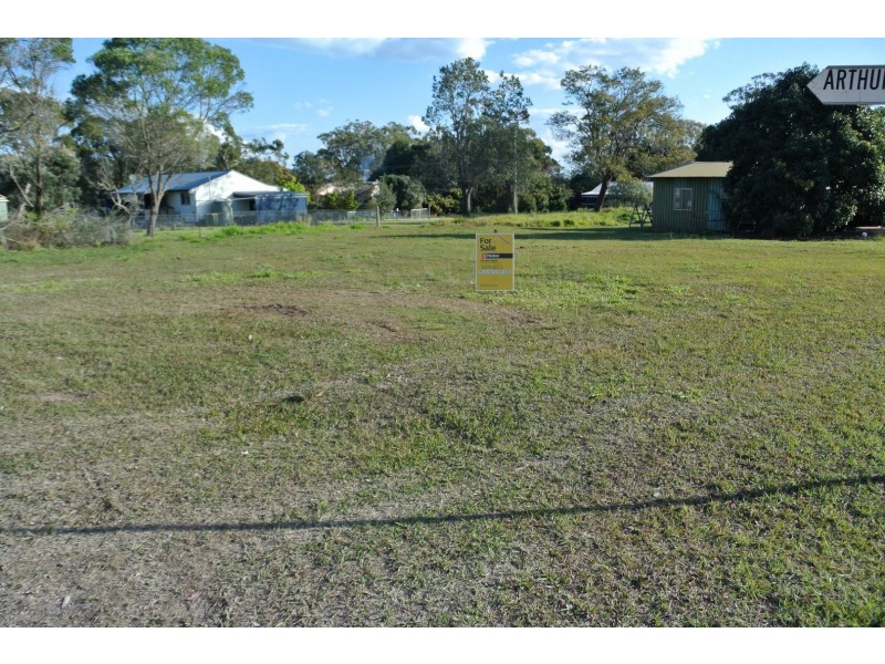 28 Hamilton Pde, Macleay Island QLD 4184