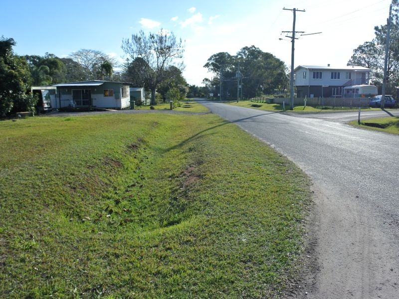 28 Hamilton Pde, Macleay Island QLD 4184