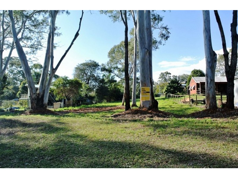 1 Scarborough Terrace, Macleay Island QLD 4184