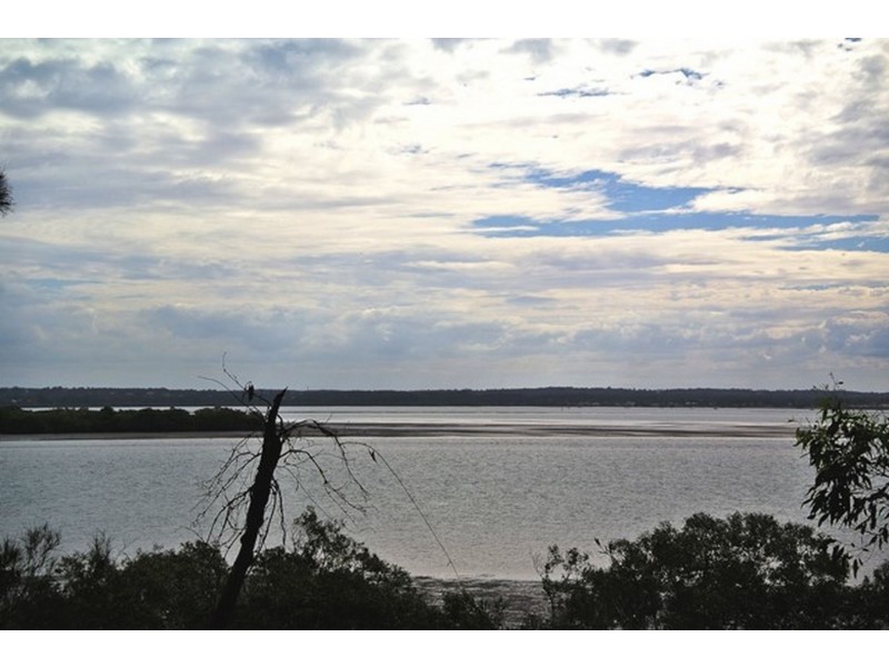 11 Coast Road, Macleay Island QLD 4184