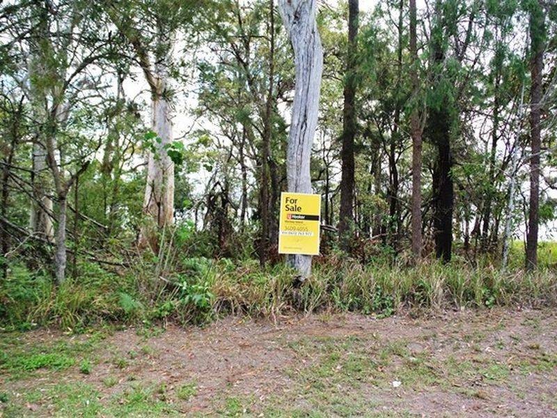 11 Coast Road, Macleay Island QLD 4184