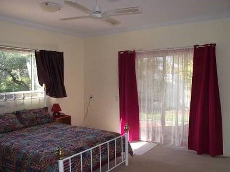 34 Noyes Parade, Karragarra Island QLD 4184