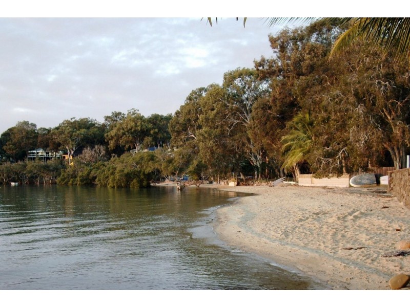 30 Kim Cres, Macleay Island QLD 4184