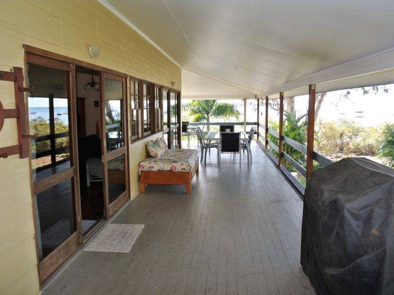 30 Kim Cres, Macleay Island QLD 4184