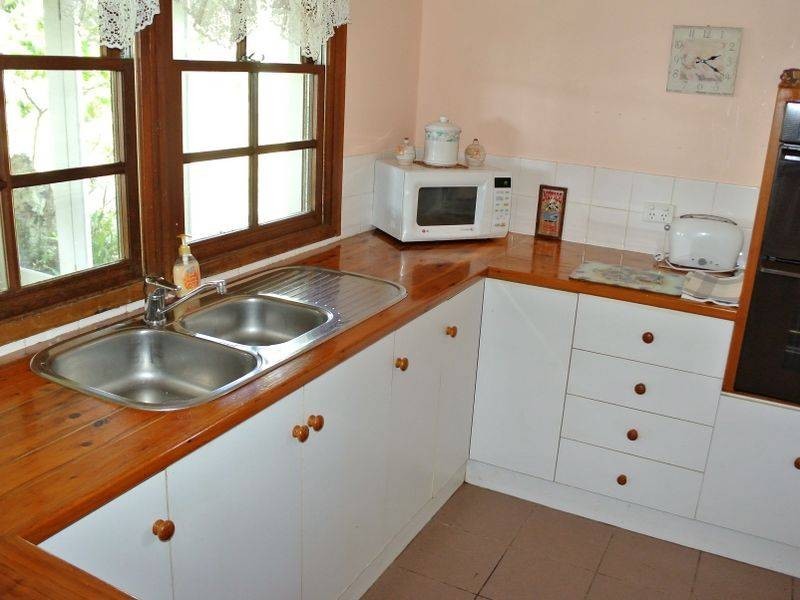 30 Kim Cres, Macleay Island QLD 4184